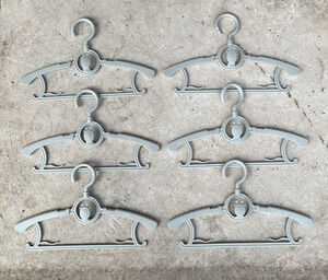 Baby Hangers Lt Grey Plastic Adjustable with Giraffes Pack of 6 Expandable